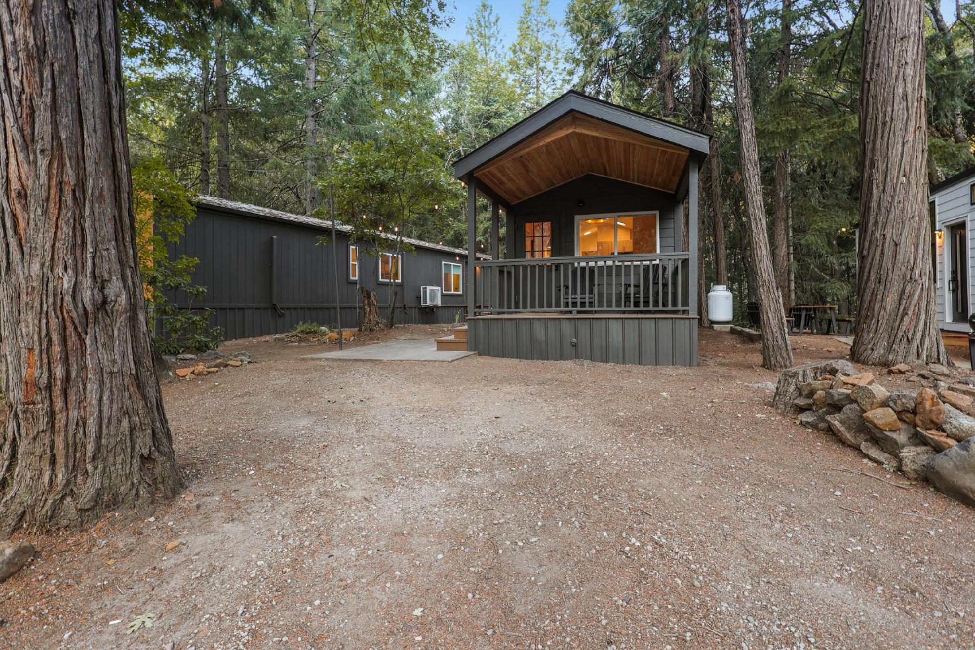 Cave Springs Resort Dunsmuir Exterior foto